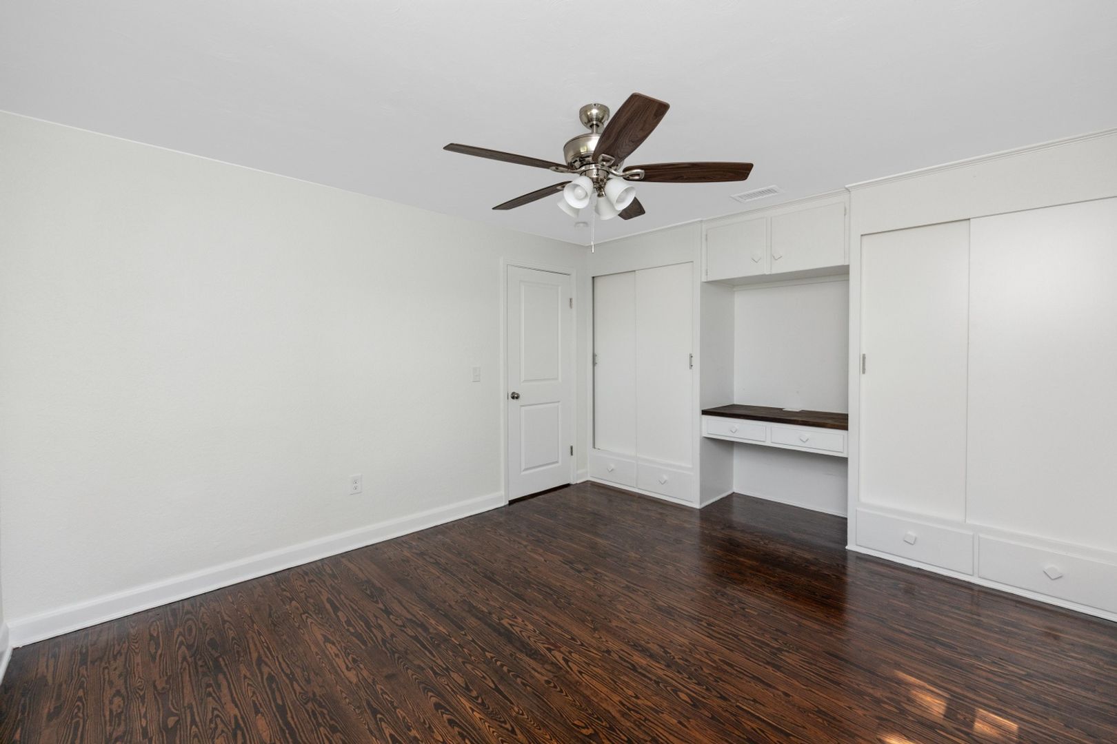 Building Photo - 14744 Sunset Dr