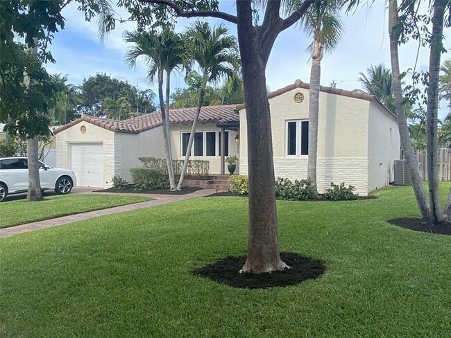 Building Photo - 300 NE 17th Ave