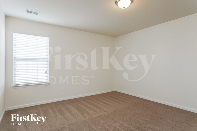Building Photo - 1400 Glenwater Dr
