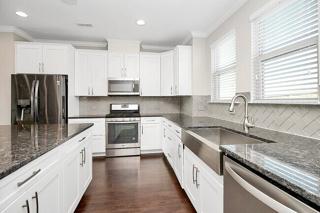 Building Photo - 2633 Statesville Ave