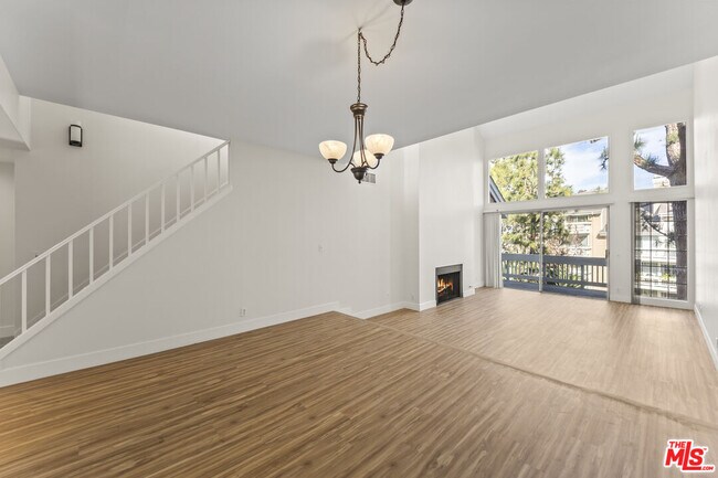 Building Photo - 4338 Redwood Ave