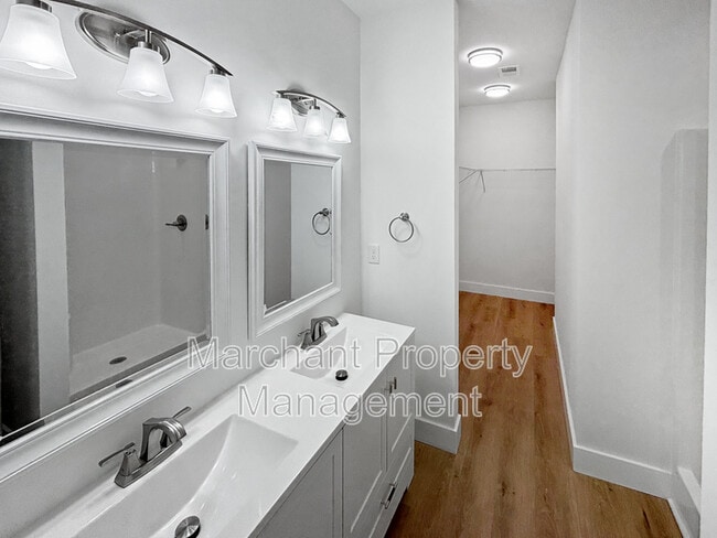 Building Photo - 7 20th St