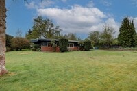 Building Photo - Large Renton Highlands Rambler with Grand ...