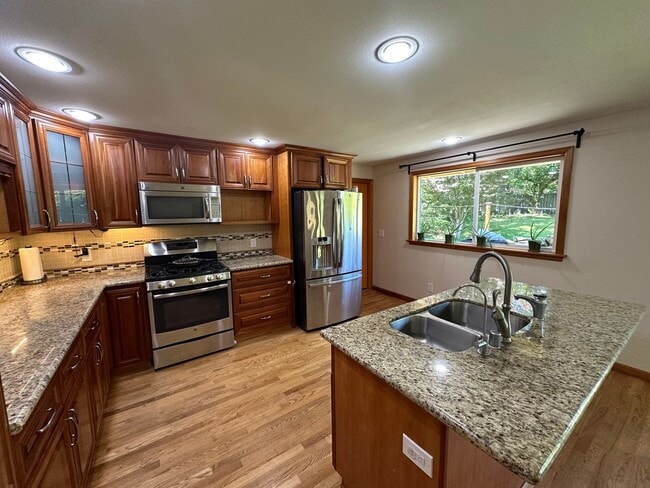 Building Photo - Bellevue Home