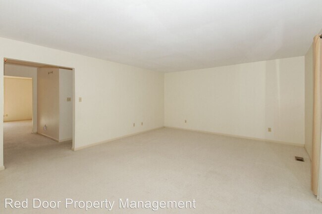 Building Photo - 7450 Lions Head Dr