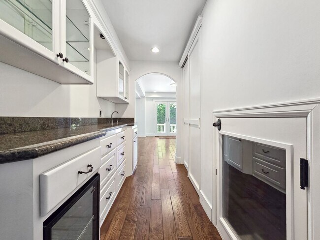 Building Photo - Stunning 4-Bedroom Home with Luxurious Mas...