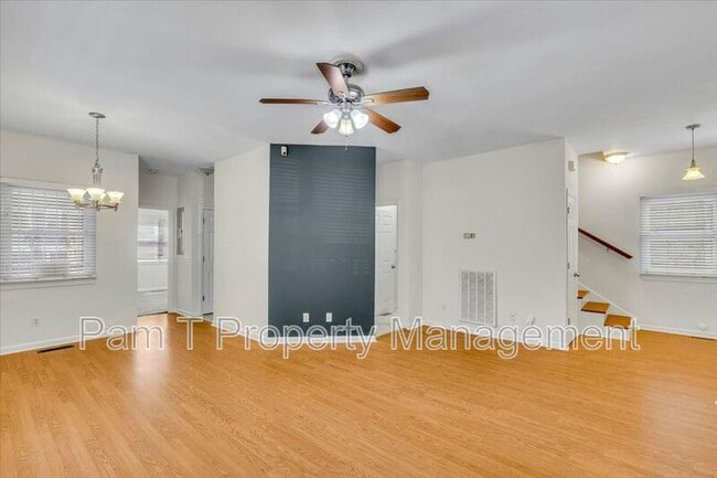 Building Photo - 635 E Henry St