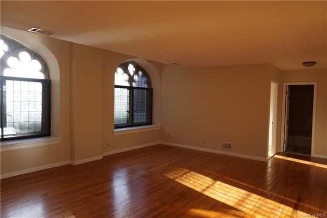 Building Photo - 110 Chateau Rive