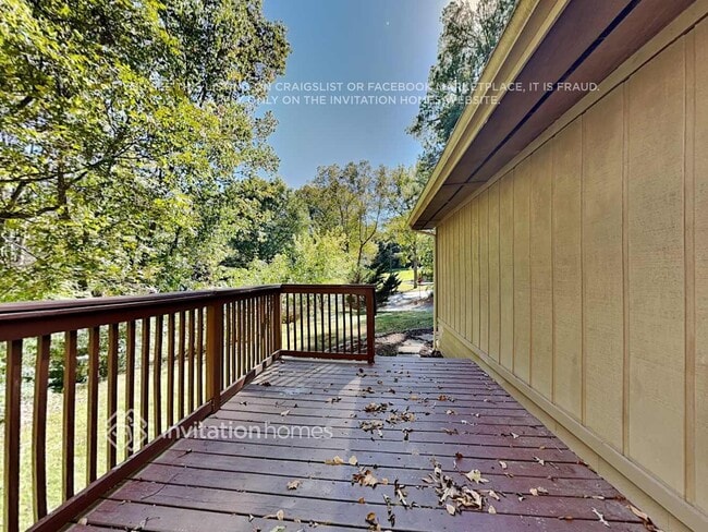 Building Photo - 300 1st St