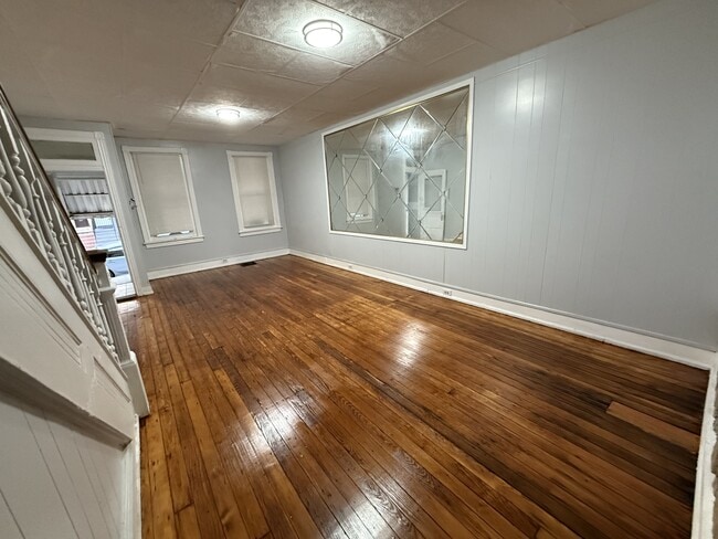 Building Photo - 1006 Spruce St