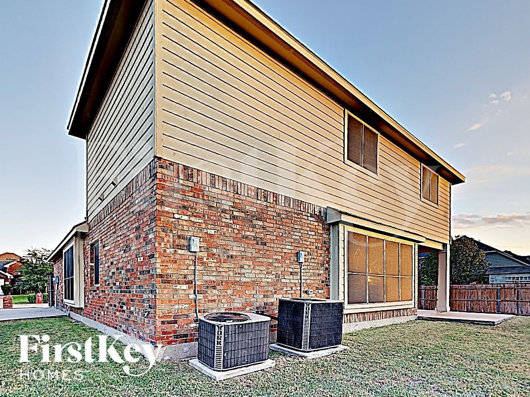 Building Photo - 816 Cutting Horse Dr