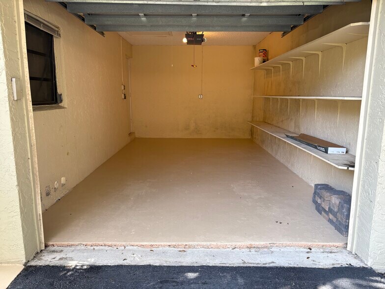 Building Photo - 3951 NE 17th Ave