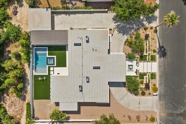 Building Photo - 2401 Driftwood Dr