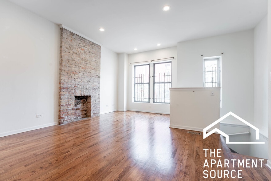 Primary Photo - 2835 W Medill Ave