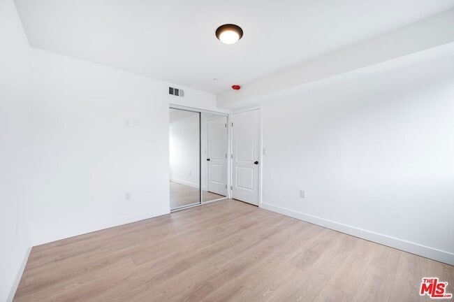 Building Photo - 7306 Independence Ave