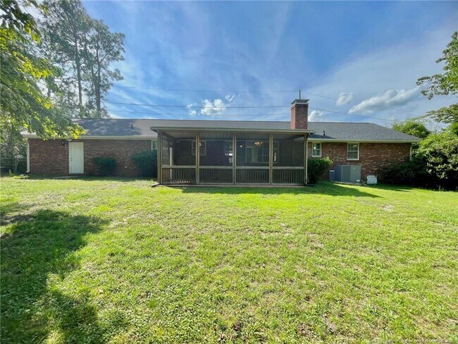 Building Photo - 2309 Village Dr