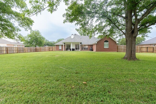 Building Photo - Beautiful 4 bed/2 bath home in Lakewood Su...