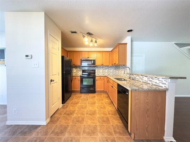 Building Photo - 513 Rolling Oak Dr