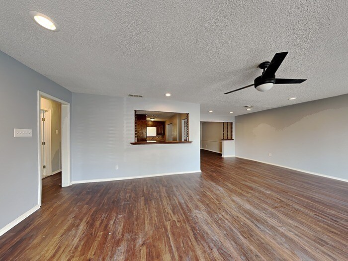 Building Photo - 1609 Parkhaven Dr