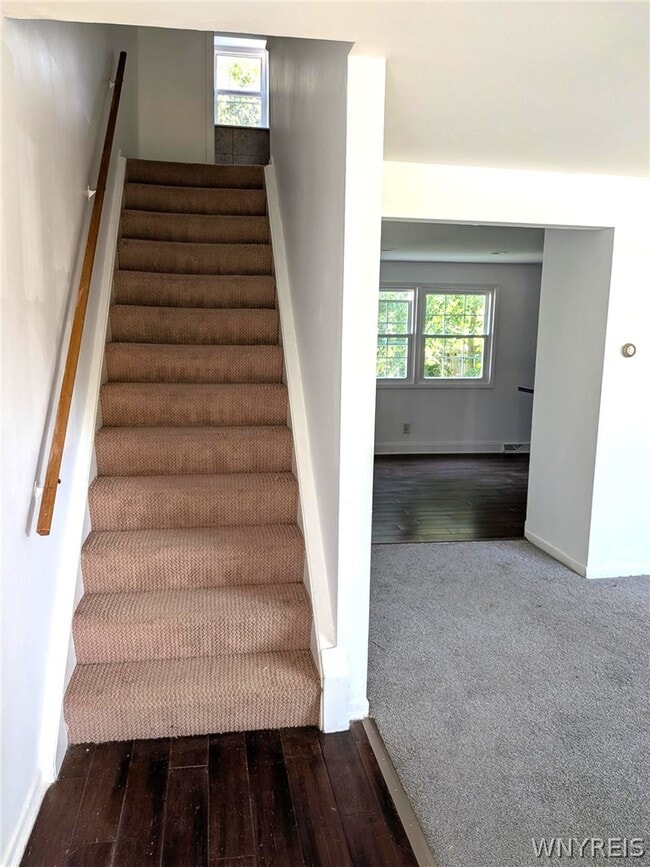 Building Photo - 253 Glenhaven Dr