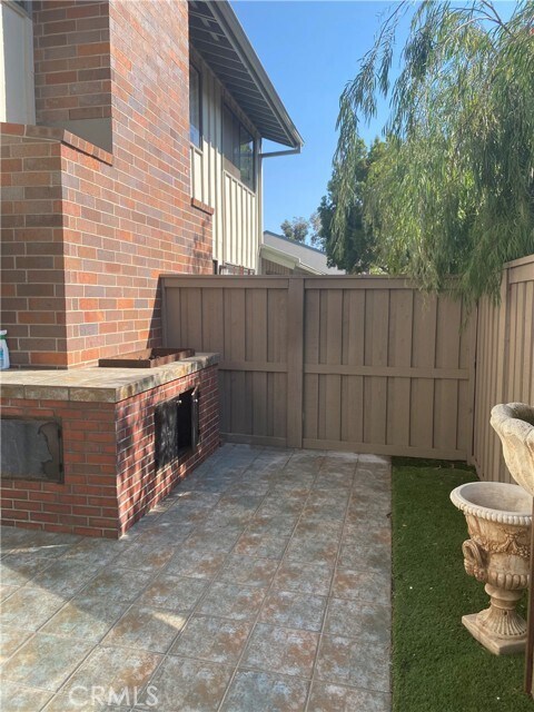 Building Photo - 8088 Caminito Mallorca