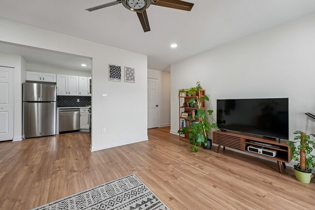 Building Photo - 495 Witney Ct