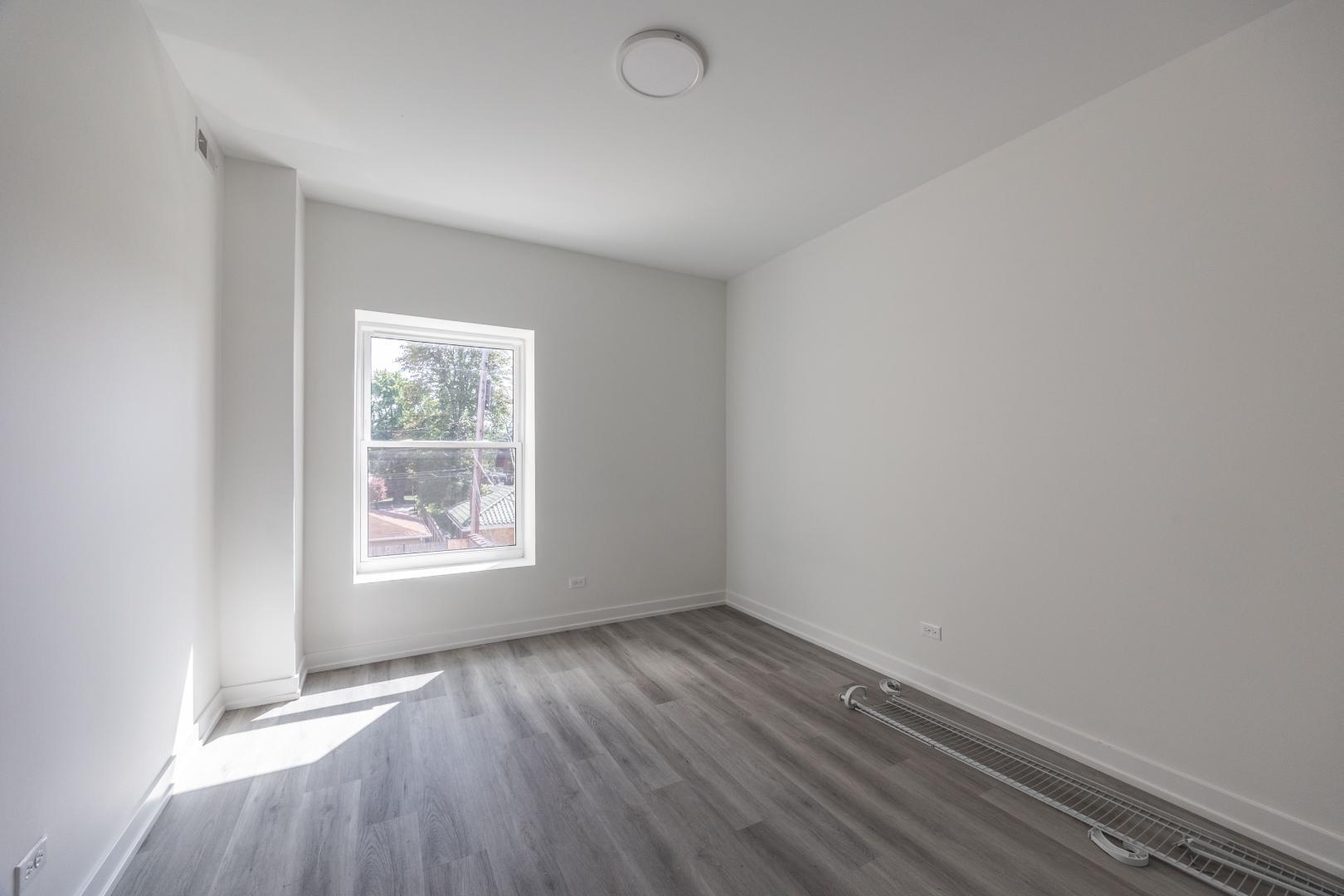 Building Photo - 4937 N St Louis Ave