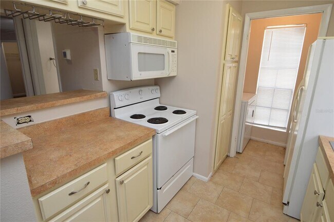 Building Photo - 8756 Mallard Reserve Dr