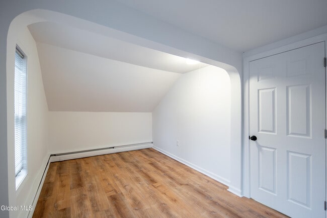 Building Photo - 37 Undine St