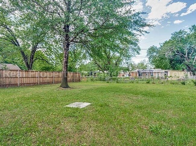 Building Photo - Charming 3-Bedroom Home with Spacious Yard in Garland
