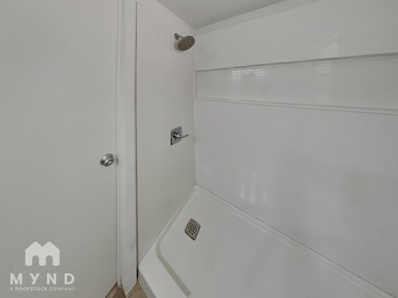 Building Photo - 7563 Meadowlawn Dr N