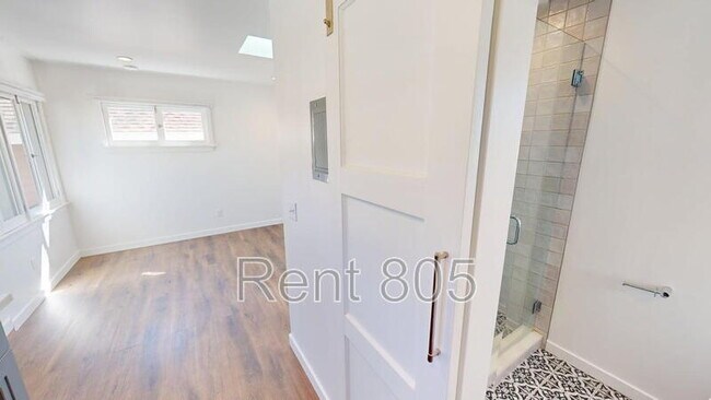 Building Photo - 39 N Laurel St