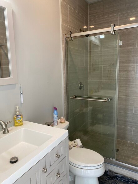 Building Photo - 726 Parker St