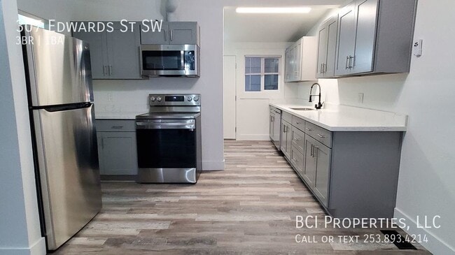 Building Photo - 307 SW Edwards St