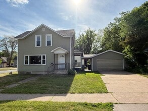 Building Photo - 3 Bedroom | 1.5 Bath Single Family Home