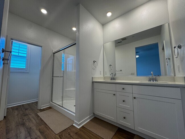 Building Photo - Beautiful, New Siena 3 Bedroom, 2.5 Bath Townhome with Solar for Rent