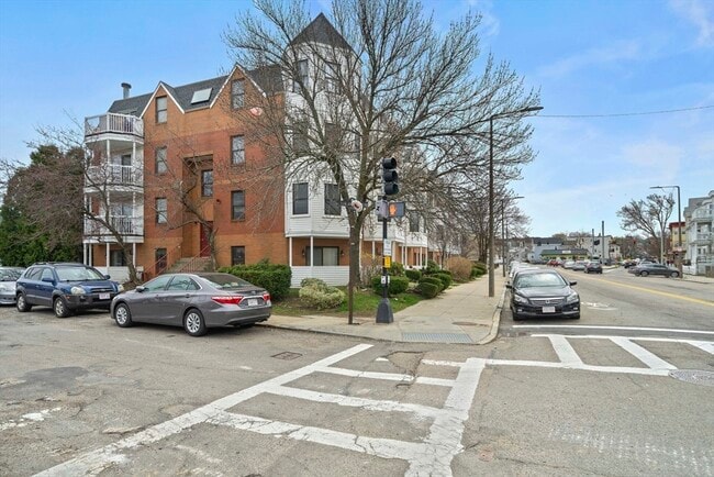 Building Photo - 336 Adams St