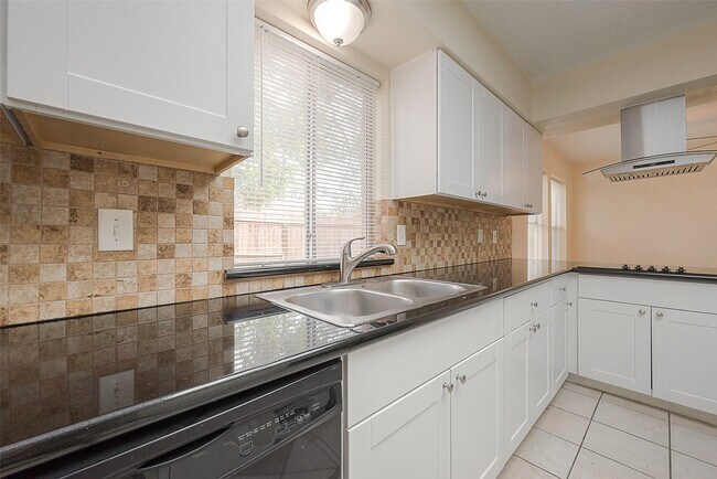 Building Photo - 15910 Tumbling Rapids Dr