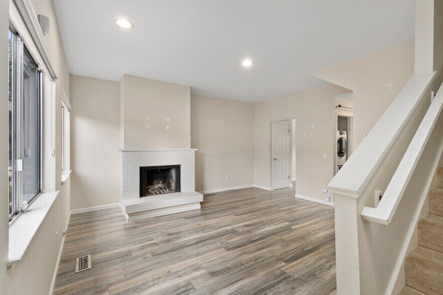 Building Photo - 3858 Maybelle Ave