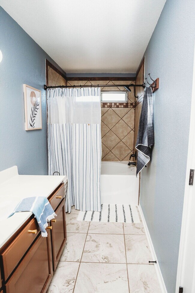 Building Photo - "Charming 3-Bedroom Killeen Home with Cozy Fireplace and 2 Full Baths!"