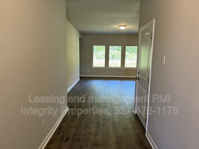 Building Photo - 231 S Lakepointe Dr