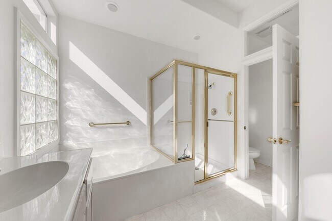 Building Photo - 78549 Links Dr