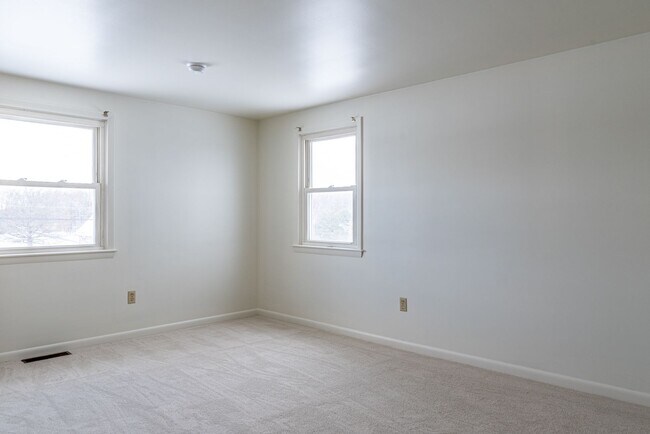 Building Photo - **Charming Colonial in Picturesque Lower Milford Township**