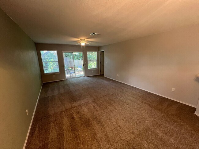 Building Photo - Georgetown 2 Bedroom 2 Bath