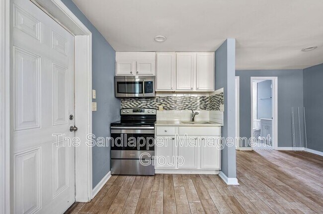 Building Photo - 2169 Eleanor Dr