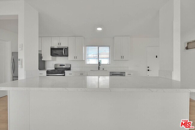 Building Photo - 3701 Coliseum St