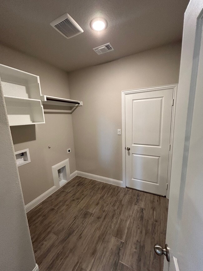 Building Photo - 268 Sunnyside St