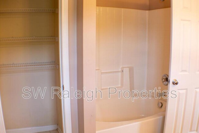 Building Photo - 5145 Mabe Dr