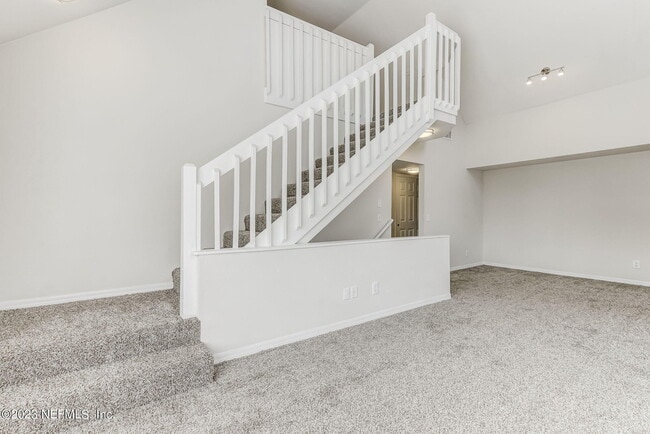 Building Photo - 13700 Richmond Park Dr N