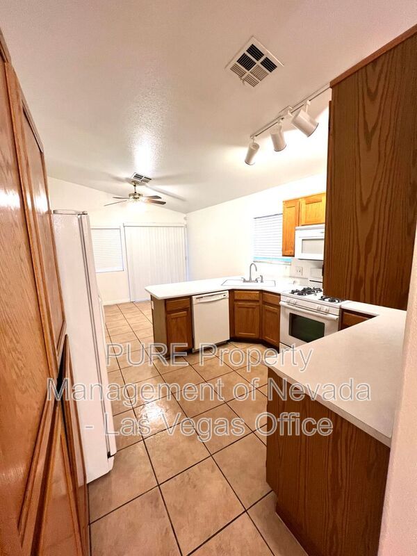 Building Photo - 5342 Chela Dr